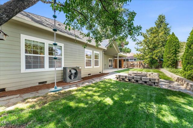 13 Portabello Way, Eagle Point, OR 97524