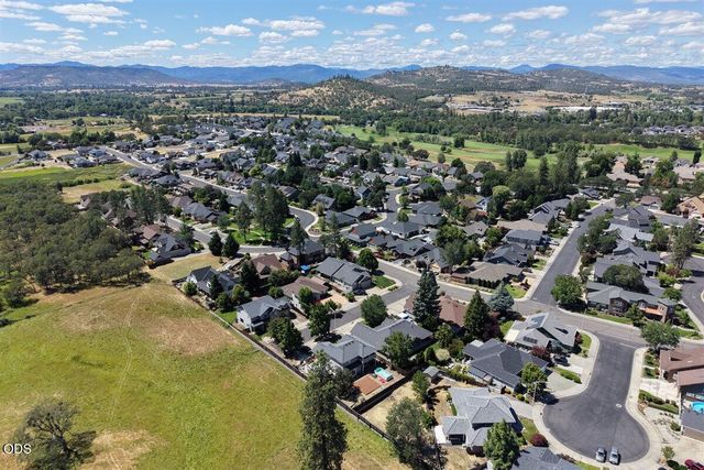 13 Portabello Way, Eagle Point, OR 97524