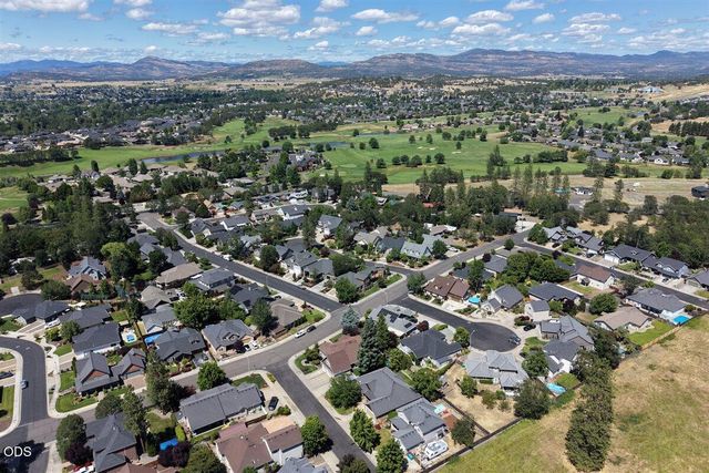 13 Portabello Way, Eagle Point, OR 97524
