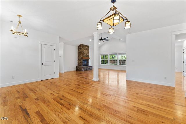 13 Portabello Way, Eagle Point, OR 97524