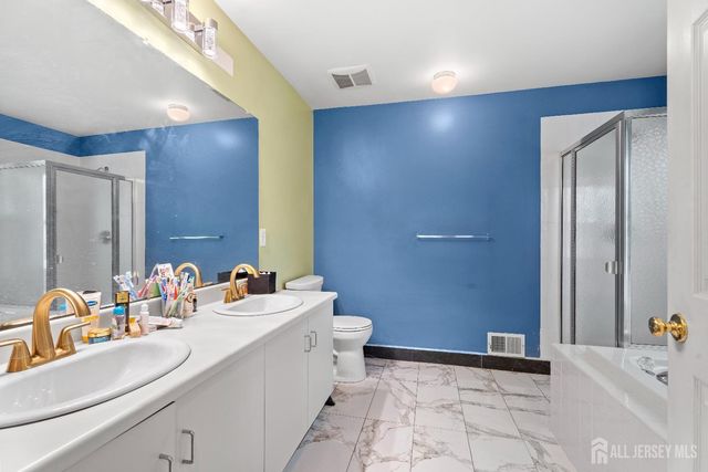 52 Windsong Circle, East Brunswick, NJ 08816