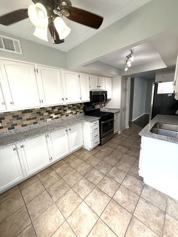 4530 W 93rd Street 1D, Oak Lawn, IL 60453