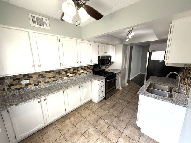 4530 W 93rd Street 1D, Oak Lawn, IL 60453