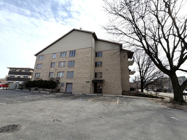 4530 W 93rd Street 1D, Oak Lawn, IL 60453