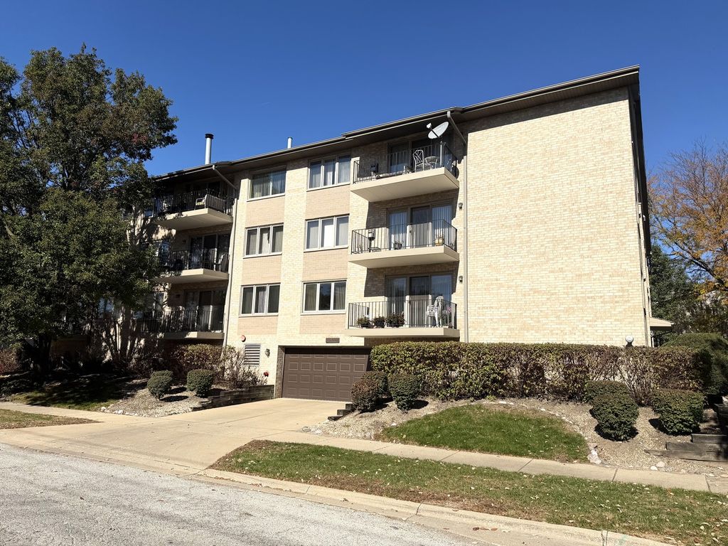 4530 W 93rd Street 1D, Oak Lawn, IL 60453