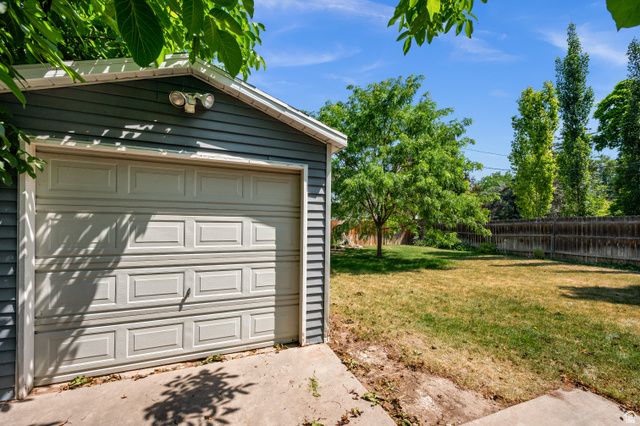 1181 E LORRAINE DR, Millcreek, UT 84106
