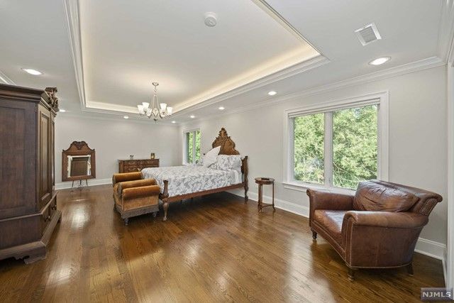 49 Robinhood Avenue, Closter, NJ 07624