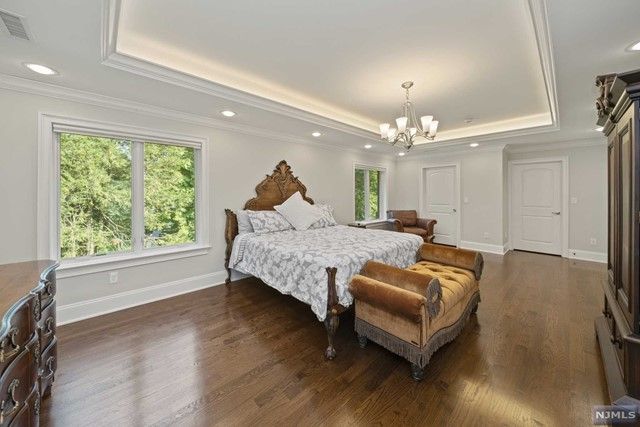 49 Robinhood Avenue, Closter, NJ 07624
