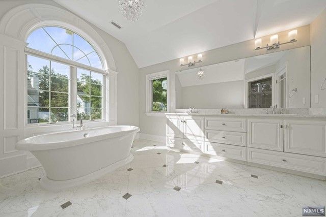 49 Robinhood Avenue, Closter, NJ 07624