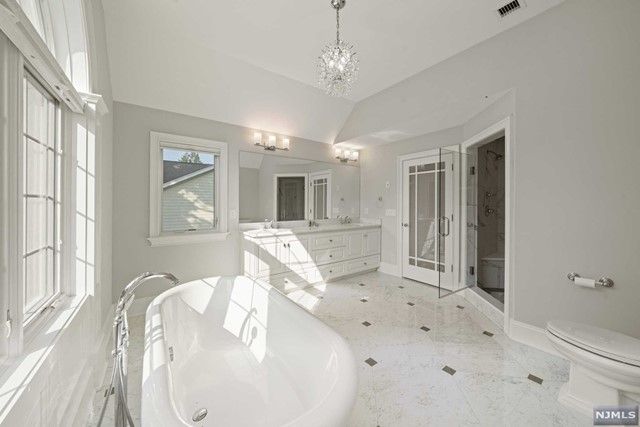49 Robinhood Avenue, Closter, NJ 07624