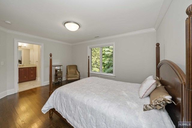 49 Robinhood Avenue, Closter, NJ 07624