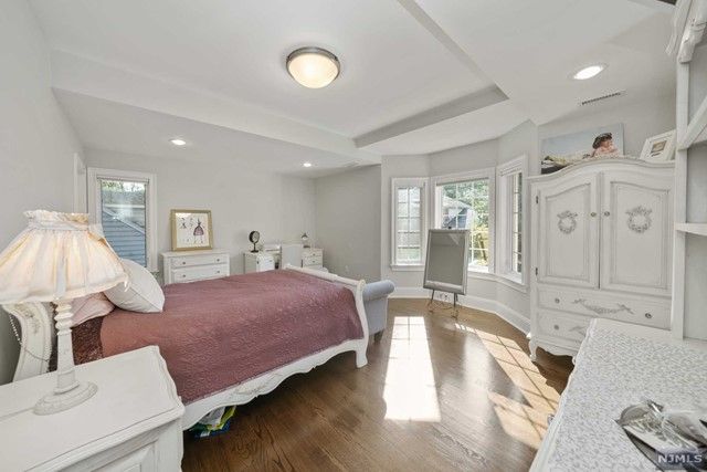 49 Robinhood Avenue, Closter, NJ 07624