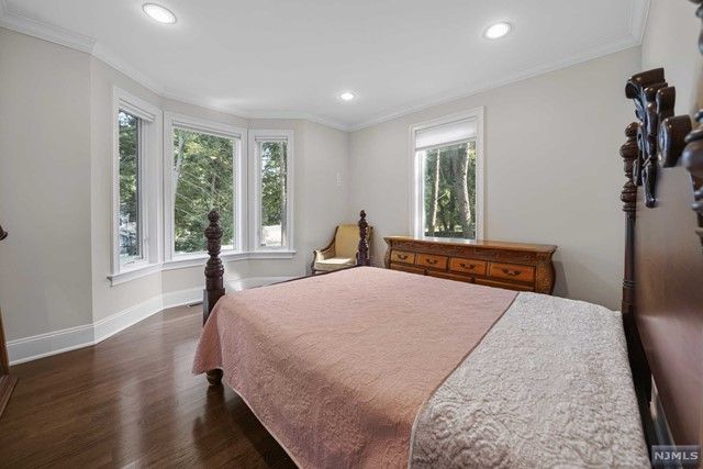 49 Robinhood Avenue, Closter, NJ 07624