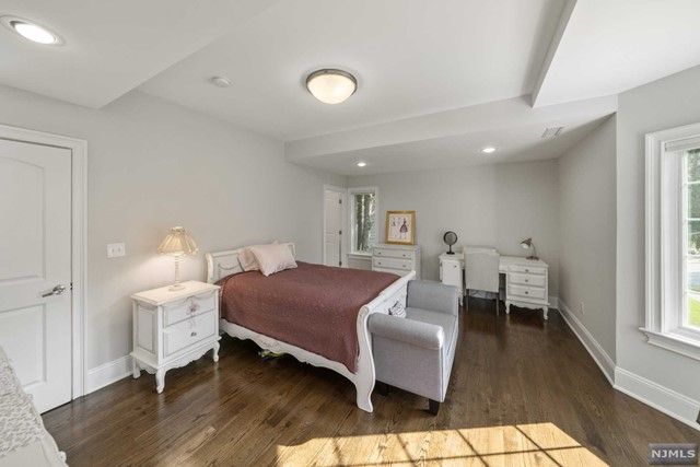 49 Robinhood Avenue, Closter, NJ 07624