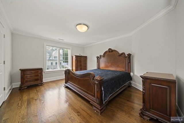 49 Robinhood Avenue, Closter, NJ 07624