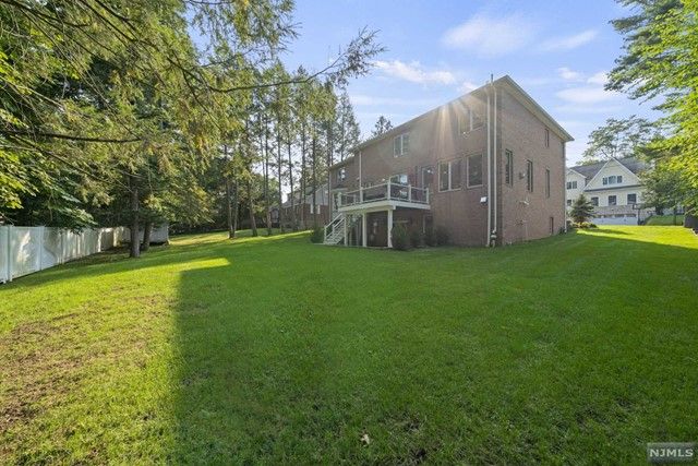 49 Robinhood Avenue, Closter, NJ 07624