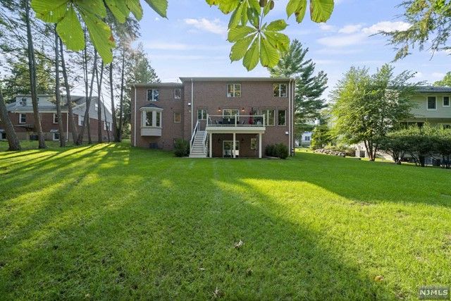 49 Robinhood Avenue, Closter, NJ 07624