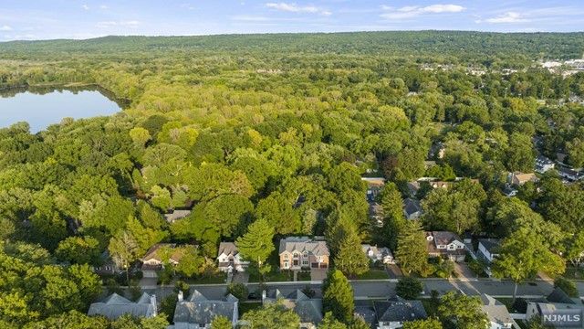 49 Robinhood Avenue, Closter, NJ 07624