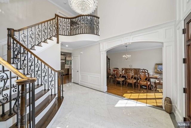 49 Robinhood Avenue, Closter, NJ 07624