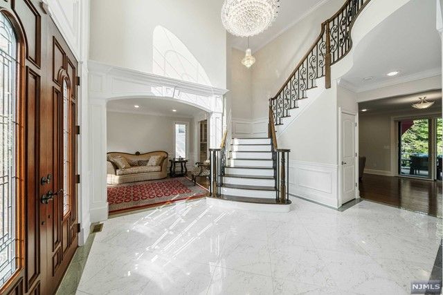 49 Robinhood Avenue, Closter, NJ 07624