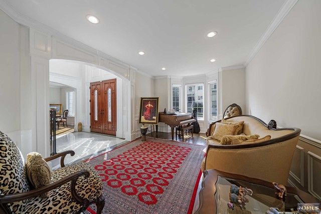 49 Robinhood Avenue, Closter, NJ 07624
