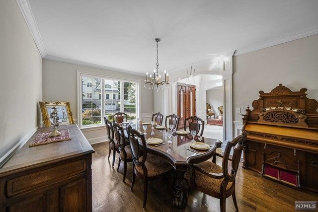 49 Robinhood Avenue, Closter, NJ 07624