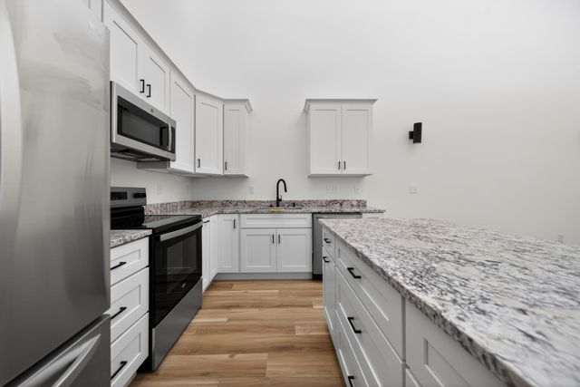2015 W NORA St, Spokane Valley, WA 99205