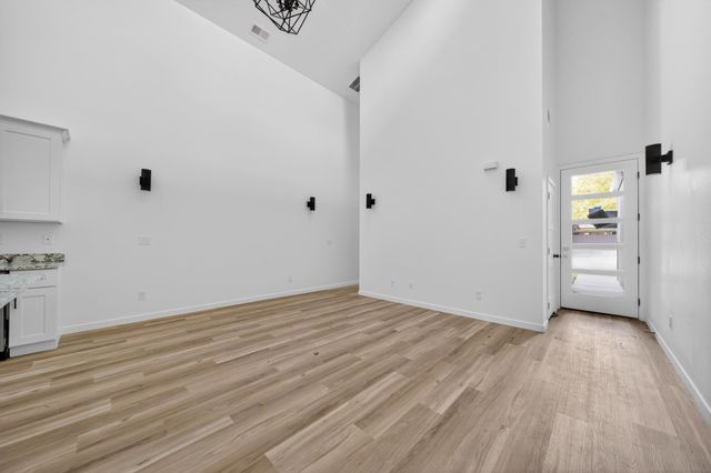 2015 W NORA St, Spokane Valley, WA 99205