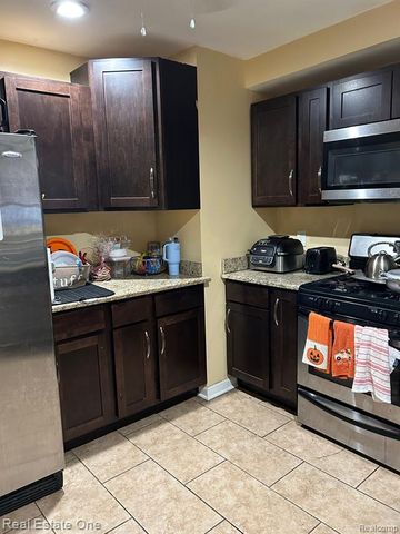 22931 Champaign Street, Taylor, MI 48180