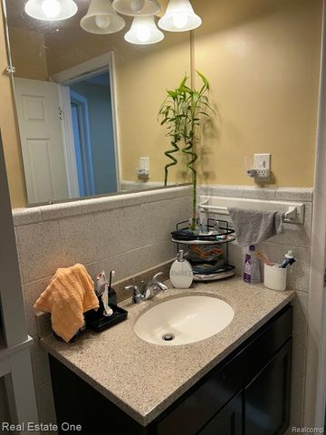 22931 Champaign Street, Taylor, MI 48180