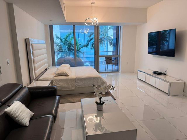 851 NE 1ST Avenue 201, Miami, FL 33132