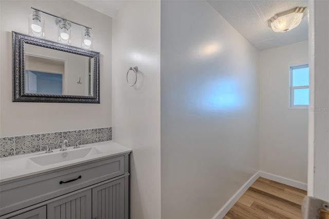 143 E SAINT ANNES CIR, Apollo Beach, FL 33572