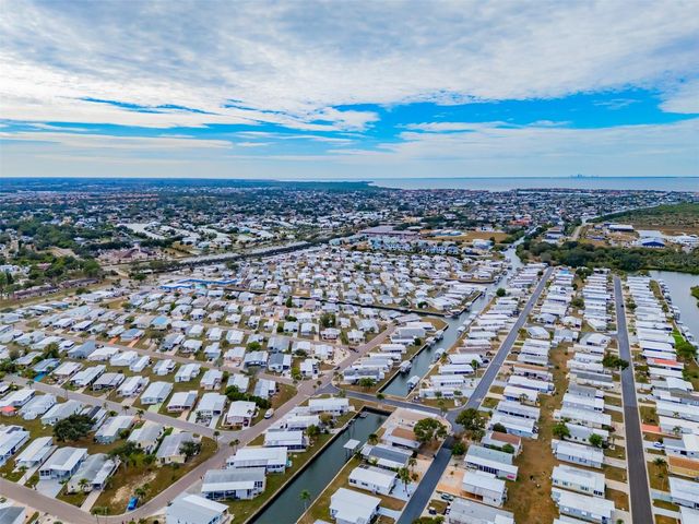 143 E SAINT ANNES CIR, Apollo Beach, FL 33572