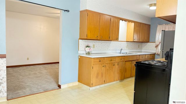 325 Orcutt Avenue E, Lincoln, NE 68504