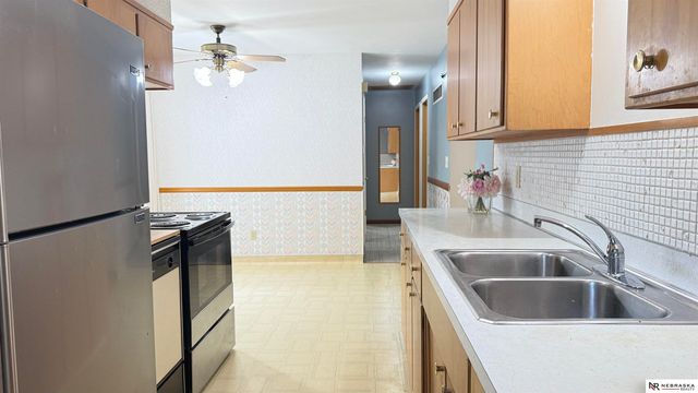 325 Orcutt Avenue E, Lincoln, NE 68504
