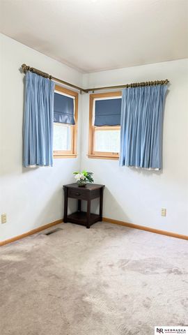 325 Orcutt Avenue E, Lincoln, NE 68504