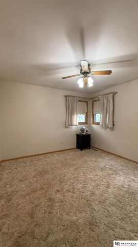 325 Orcutt Avenue E, Lincoln, NE 68504