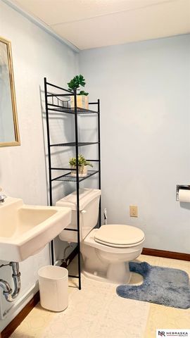 325 Orcutt Avenue E, Lincoln, NE 68504