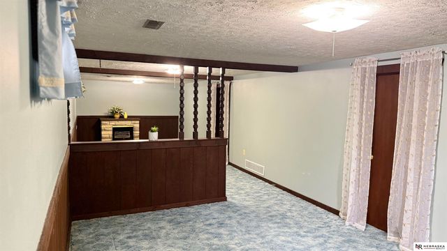 325 Orcutt Avenue E, Lincoln, NE 68504