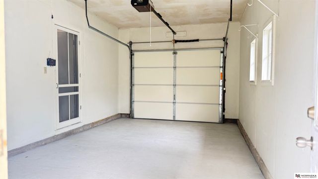 325 Orcutt Avenue E, Lincoln, NE 68504