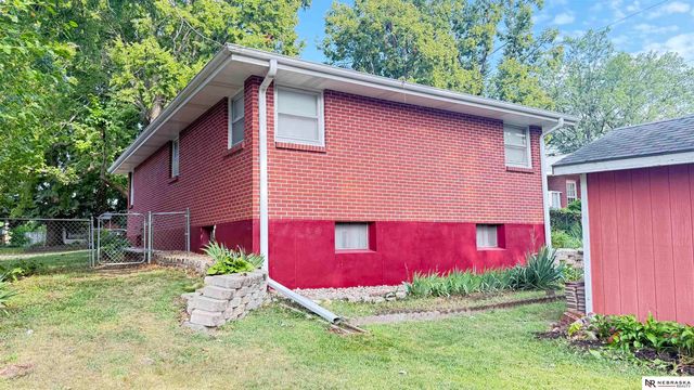 325 Orcutt Avenue E, Lincoln, NE 68504