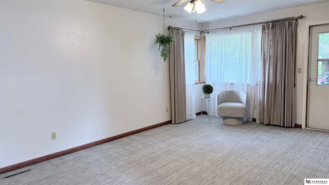 325 Orcutt Avenue E, Lincoln, NE 68504
