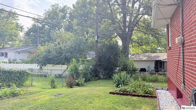 325 Orcutt Avenue E, Lincoln, NE 68504