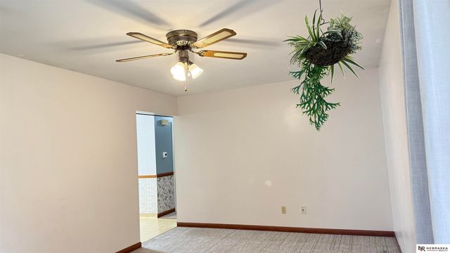 325 Orcutt Avenue E, Lincoln, NE 68504