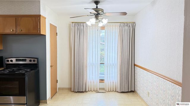 325 Orcutt Avenue E, Lincoln, NE 68504