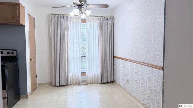 325 Orcutt Avenue E, Lincoln, NE 68504