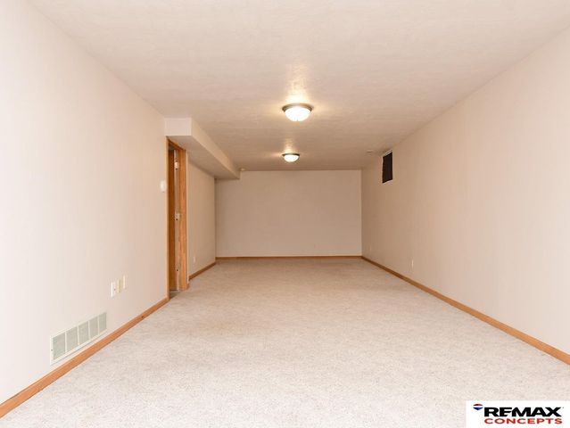 5540 Thistle Circle, Lincoln, NE 68516