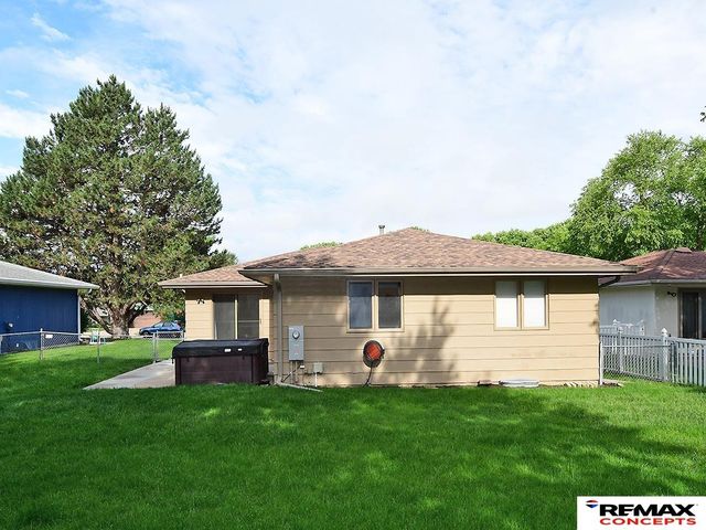 5540 Thistle Circle, Lincoln, NE 68516