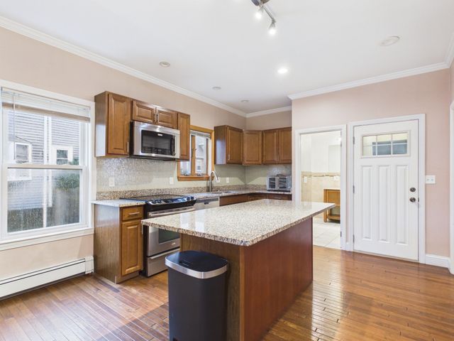 201 Riverside Ave 1, Medford, MA 02155