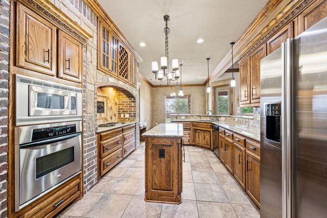 1341 Whisper Willows Drive, Fort Worth, TX 76052